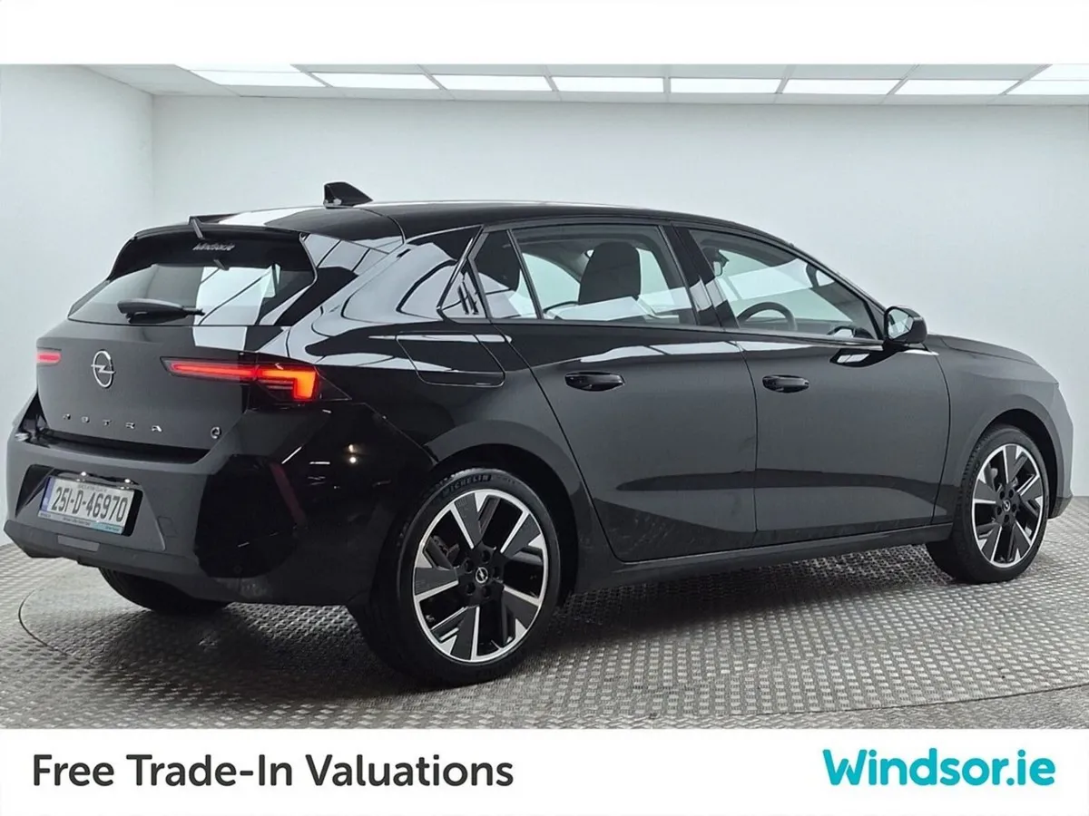 Opel Astra Electric SC Premium 54kWh - Image 3