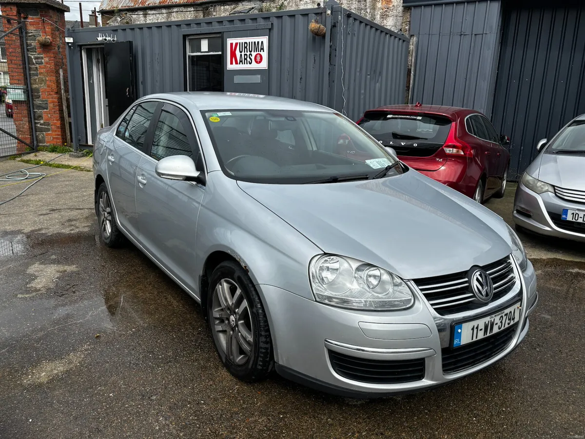 Volkswagen Jetta 2011 - Image 2