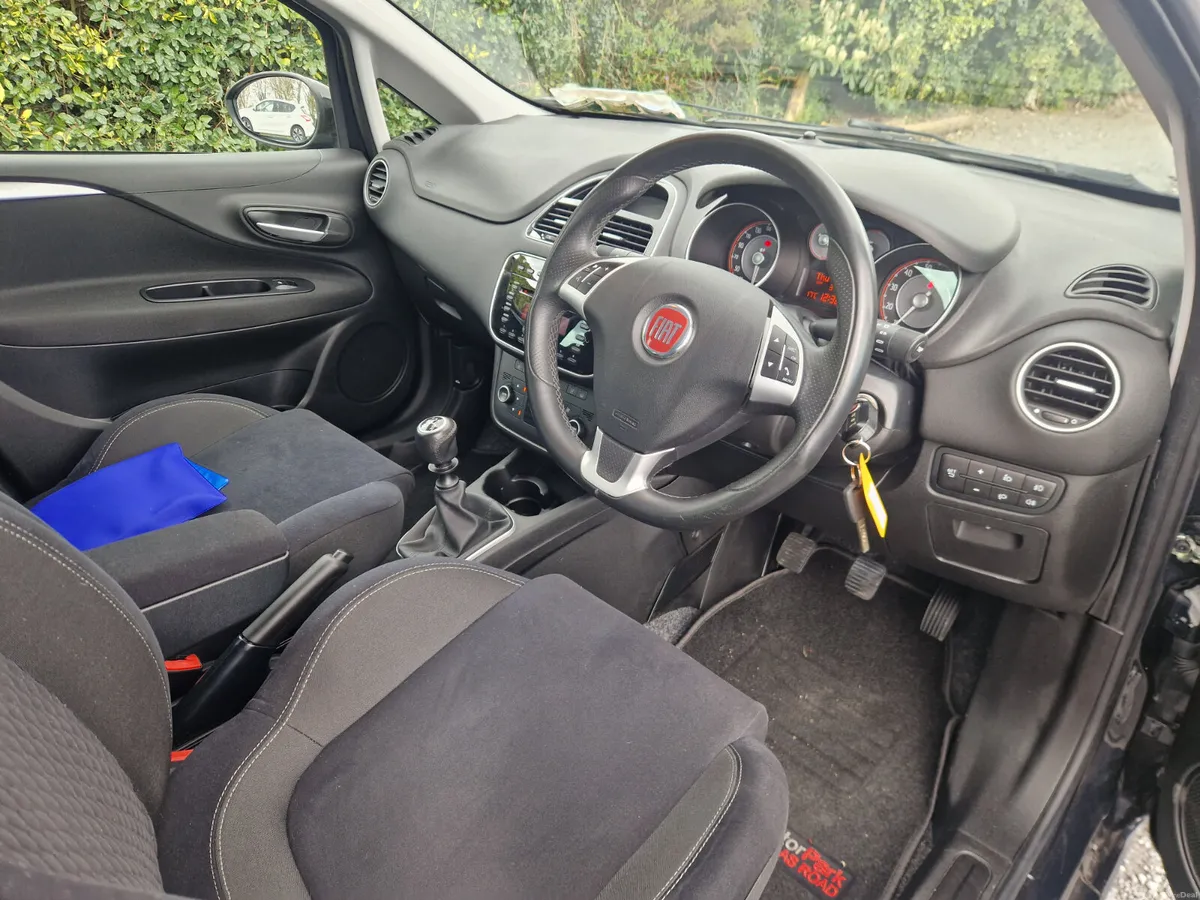 Fiat Punto 1.2 Lounge 2017 - Image 5