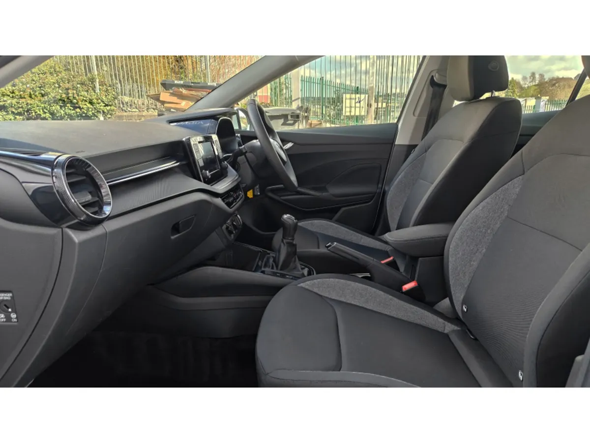 Skoda Fabia ACTIVE 1.0 MPI 65 BHP-AS NEW WITH JUST - Image 3