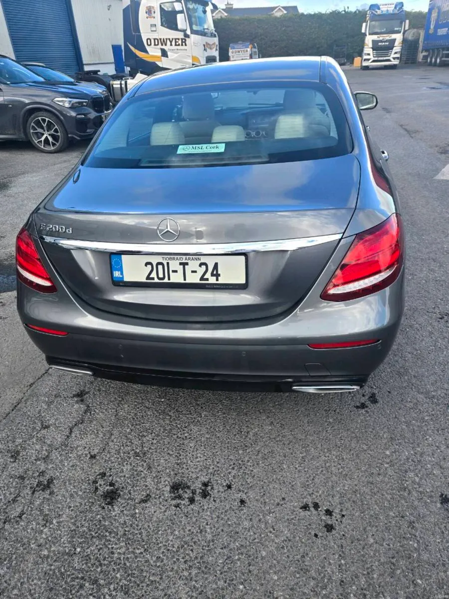 Mercedes E200d - Image 3
