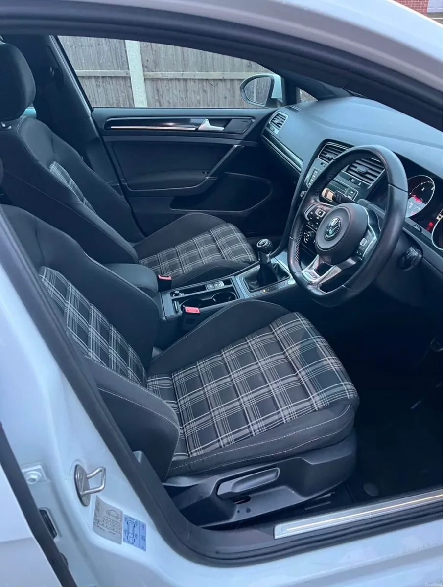 Volkswagen Golf GTD - Image 4