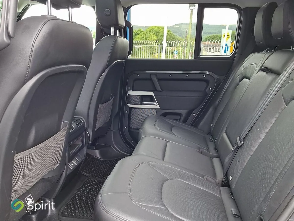 Land Rover Defender 110 2.0  PHEV SE - Image 5