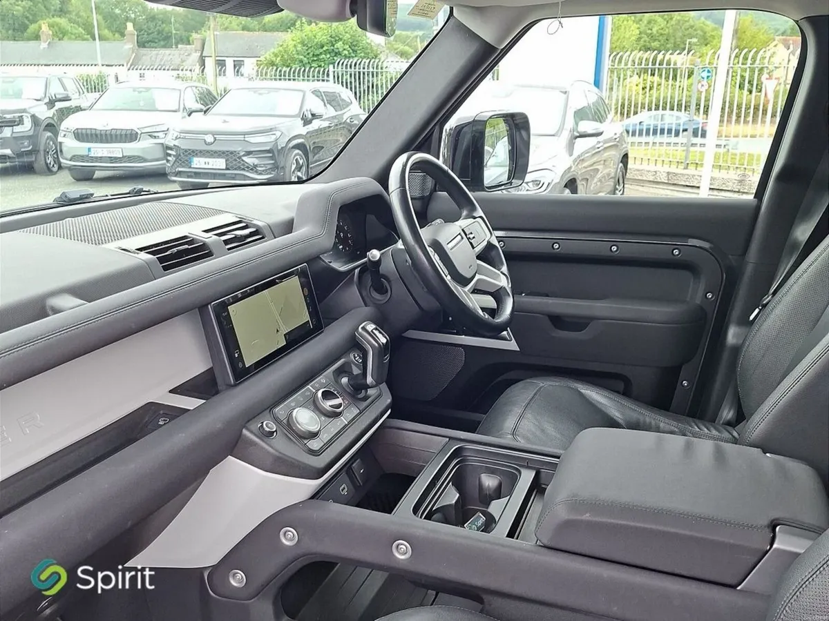 Land Rover Defender 110 2.0  PHEV SE - Image 3