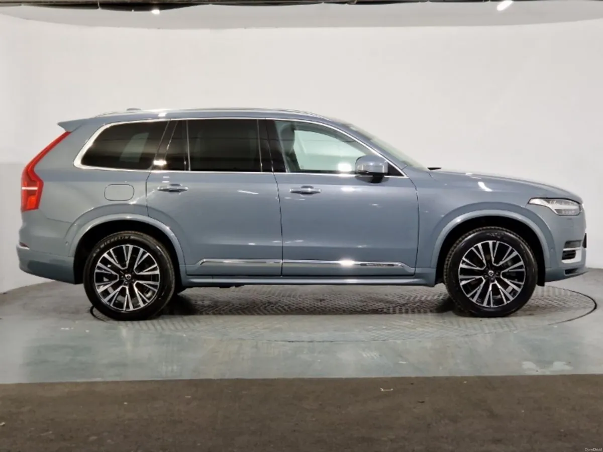 Volvo XC90 T8 PHEV Plus Bright - Image 4
