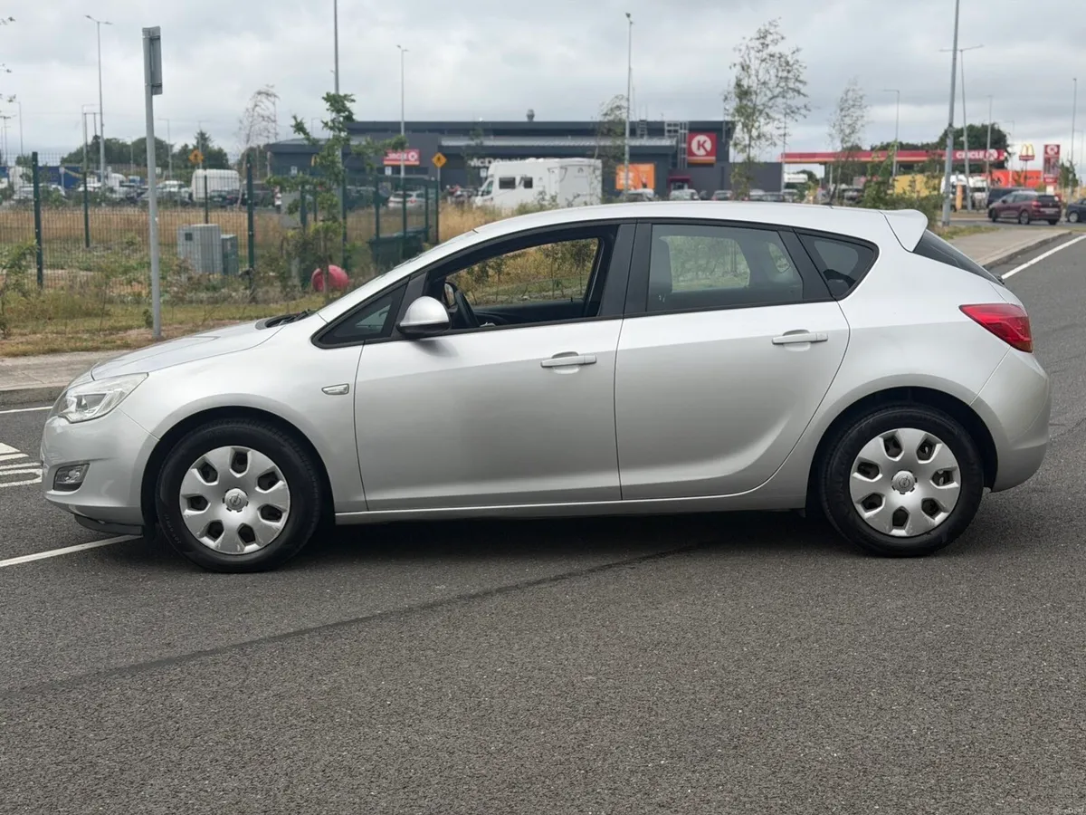 Opel Astra NEW NCT LOW KM - Image 6