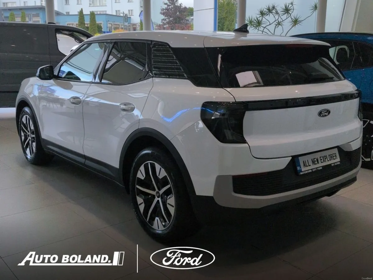 Ford Explorer VAN 600km Range 286PS RWD - Image 4