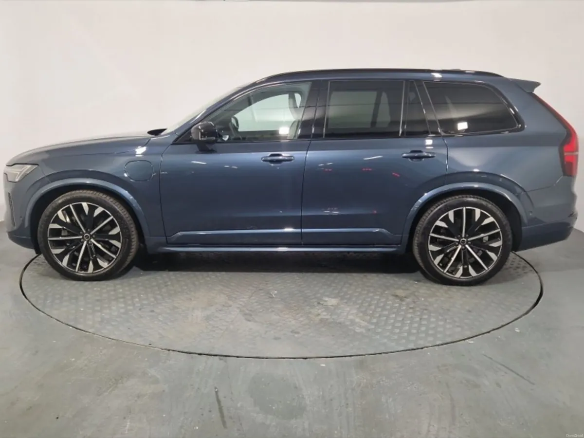 Volvo XC90 T8 PHEV AWD Plus Dark - Image 5