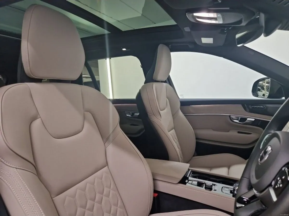 Volvo XC90 T8 PHEV AWD Plus Dark - Image 4