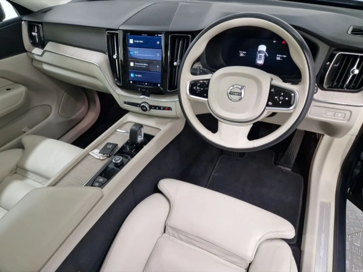 Volvo XC60 T6 PHEV Plus Dark - Image 5