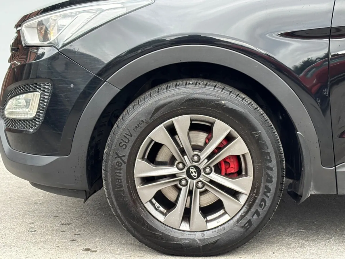 Hyundai Santa Fe 2WD COMFORT 4DR - Image 4