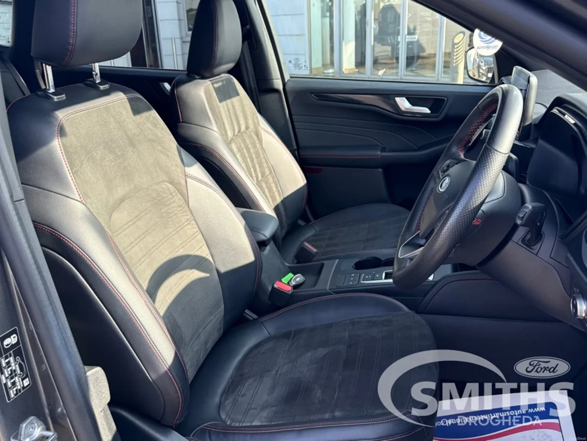 Ford Kuga ST-LINE X 2.5 PHEV 225PS *BLACK EDITION* - Image 4