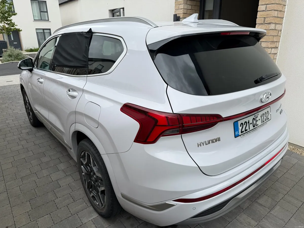Hyundai Santa Fe 1.6 PHEV Hybrid Executive Plus - Image 4