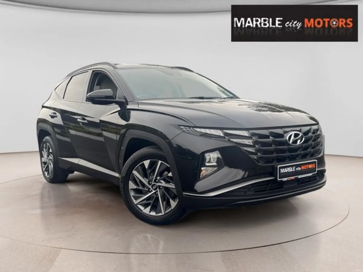 Hyundai Tucson ix35 Executive 5DR - Image 1