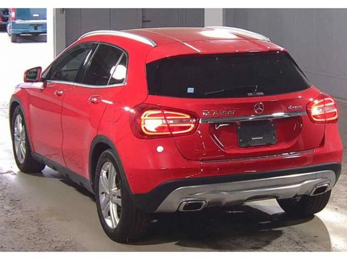 Mercedes-Benz GLA 2.0 GLA250 4matic Petrol Auto - Image 3