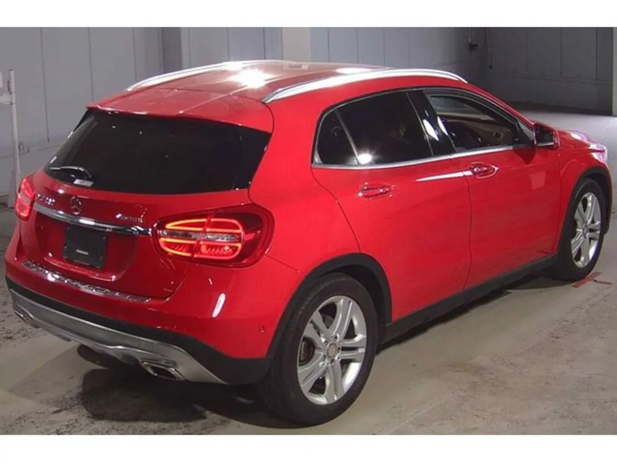 Mercedes-Benz GLA 2.0 GLA250 4matic Petrol Auto - Image 4