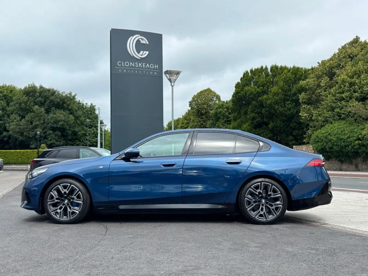 BMW i5 EDRIVE40 M SPORT - Image 4