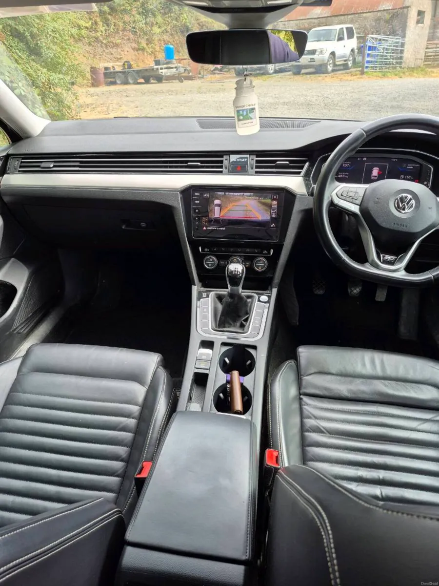 VW Passat - Image 5