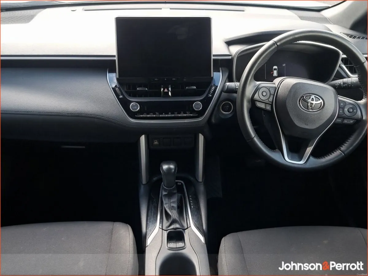 Toyota Corolla 1.8 Hybrid Luna Sport Hatchback - Image 4