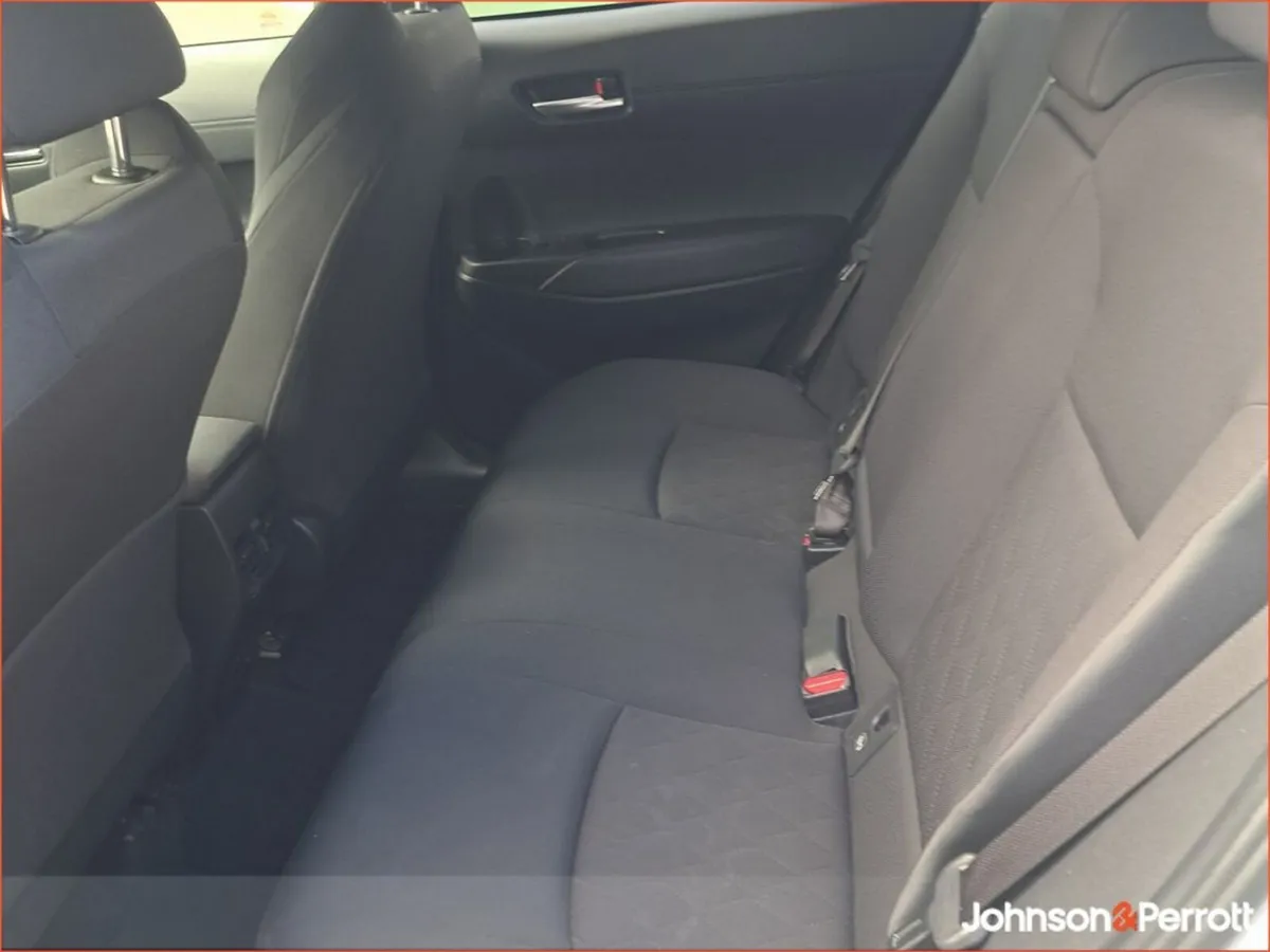 Toyota Corolla 1.8 Hybrid Luna Sport Hatchback - Image 5