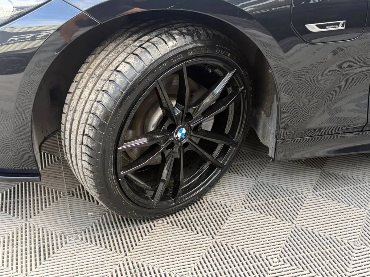 BMW 330e Sport G21 292HP Auto - Image 6
