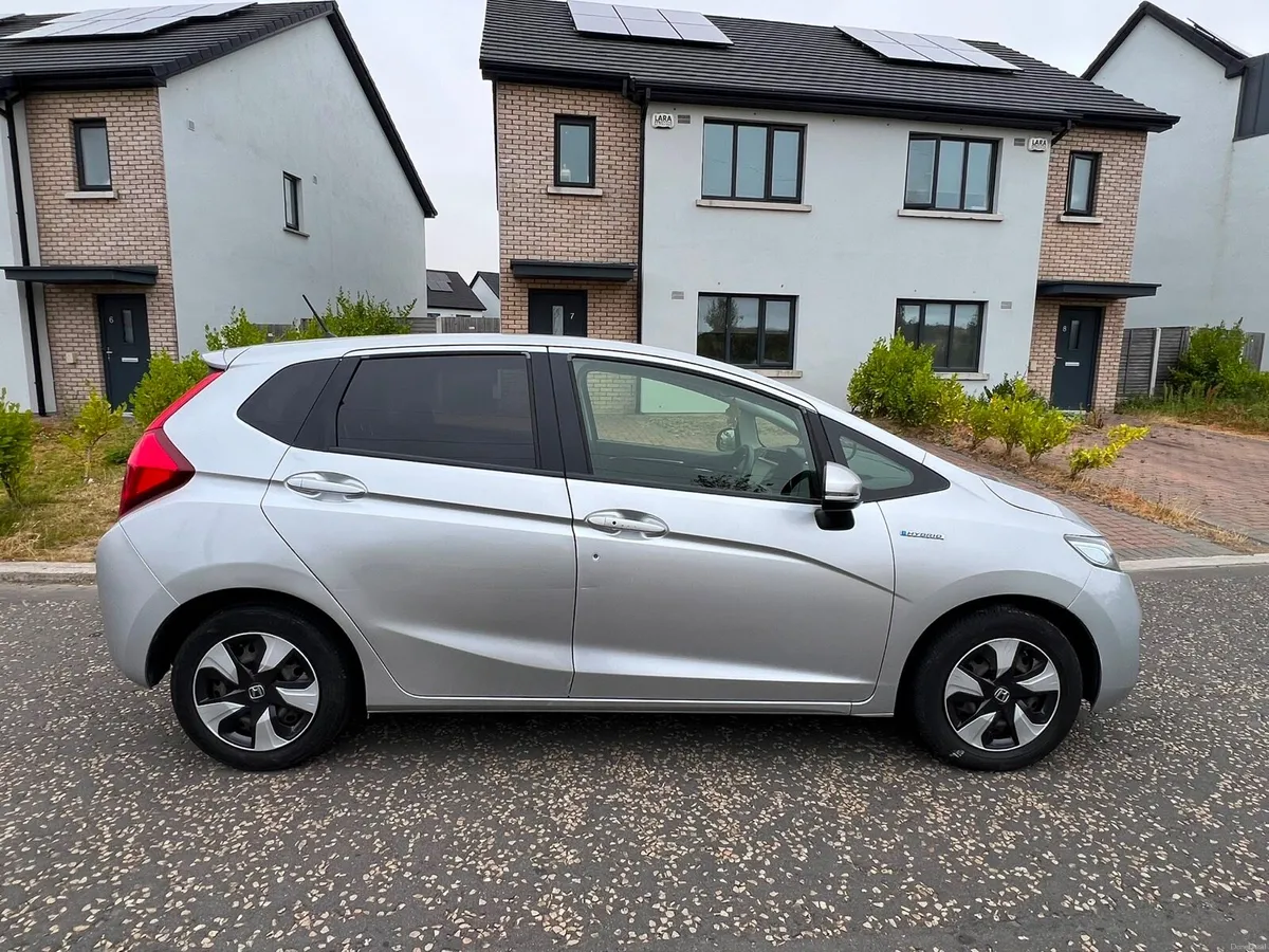 2016 Honda Fit 1.5L Petrol Hybrid, Nct July 2028 - Image 3