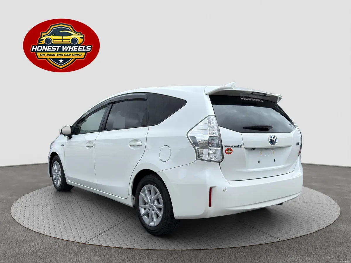 2013 Toyota Prius 1.8 Hybrid Automatic 7 Seater - Image 5