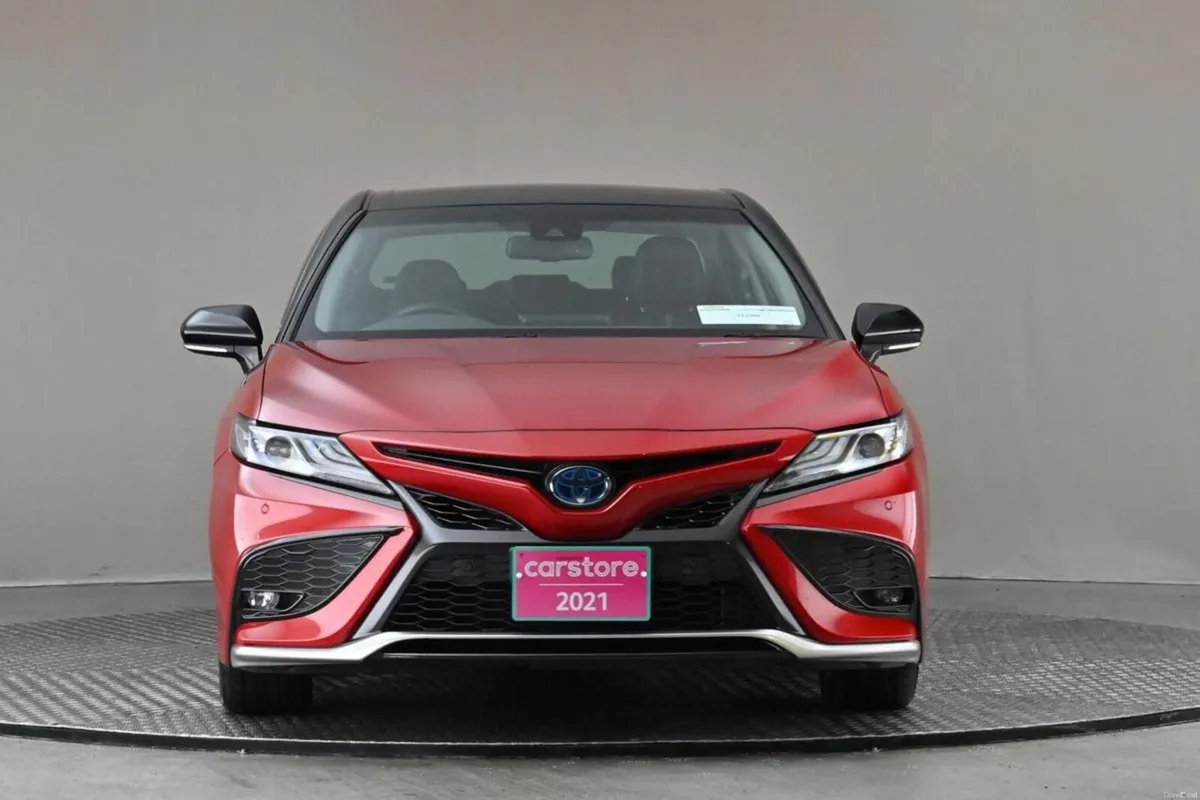 Toyota Camry 2.5 HYBRID **BI-TONE ROOF**HALF LEATH - Image 2