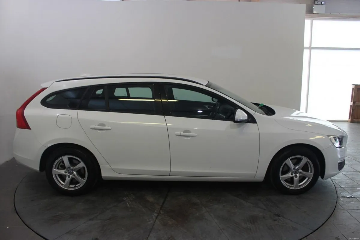 Volvo V60 D2 (115hp) ES - TENDER 10 - STICKY IN RE - Image 3