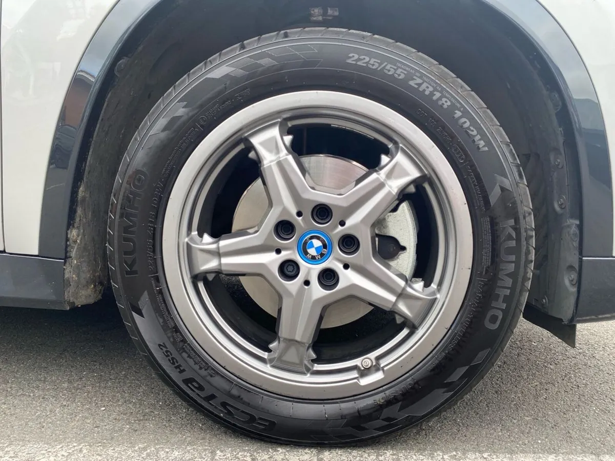 BMW iX1 eDrive20 xLine - Image 5