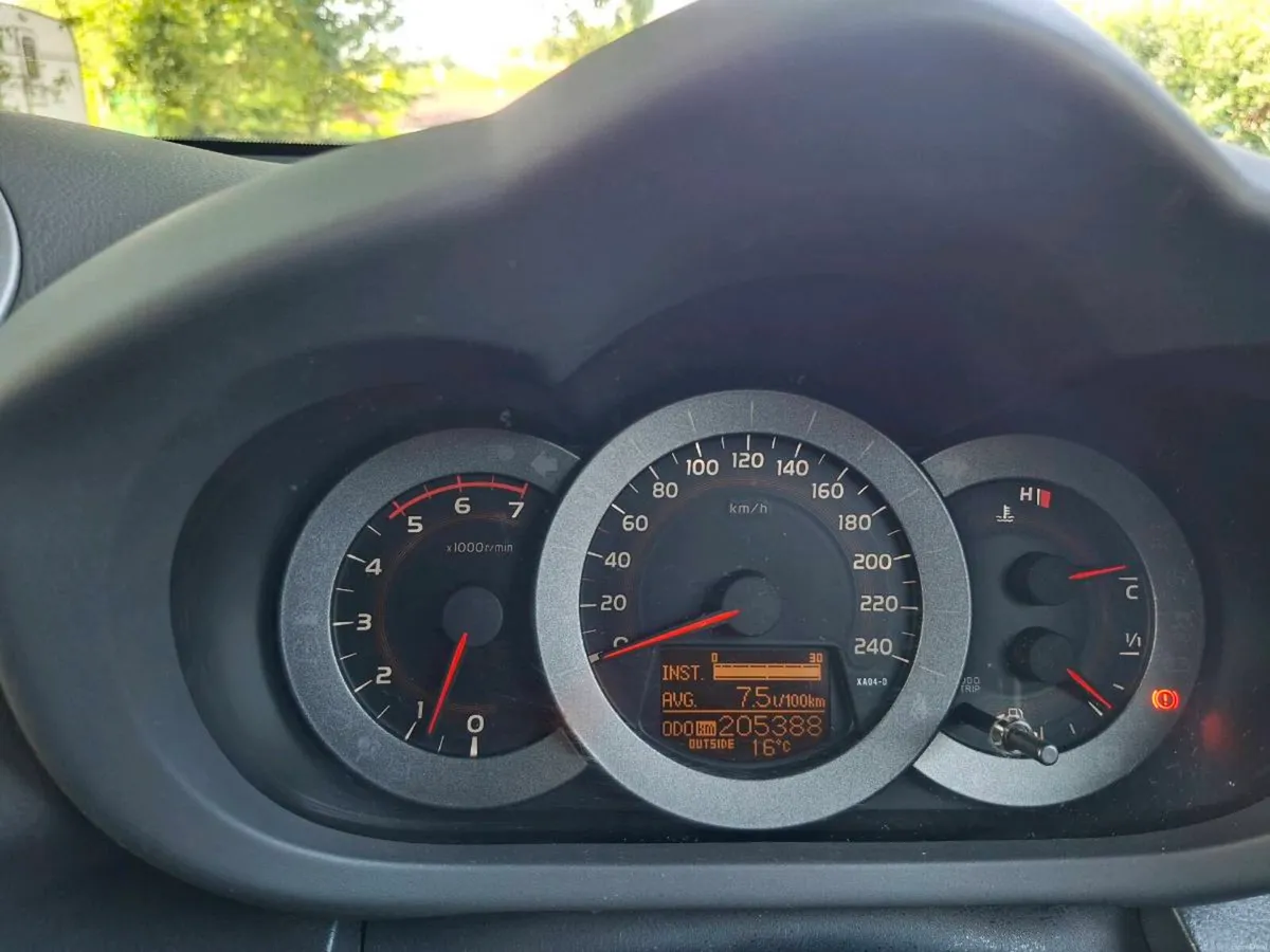 Rav4 2012 2.2l D4D 205500km - Image 3