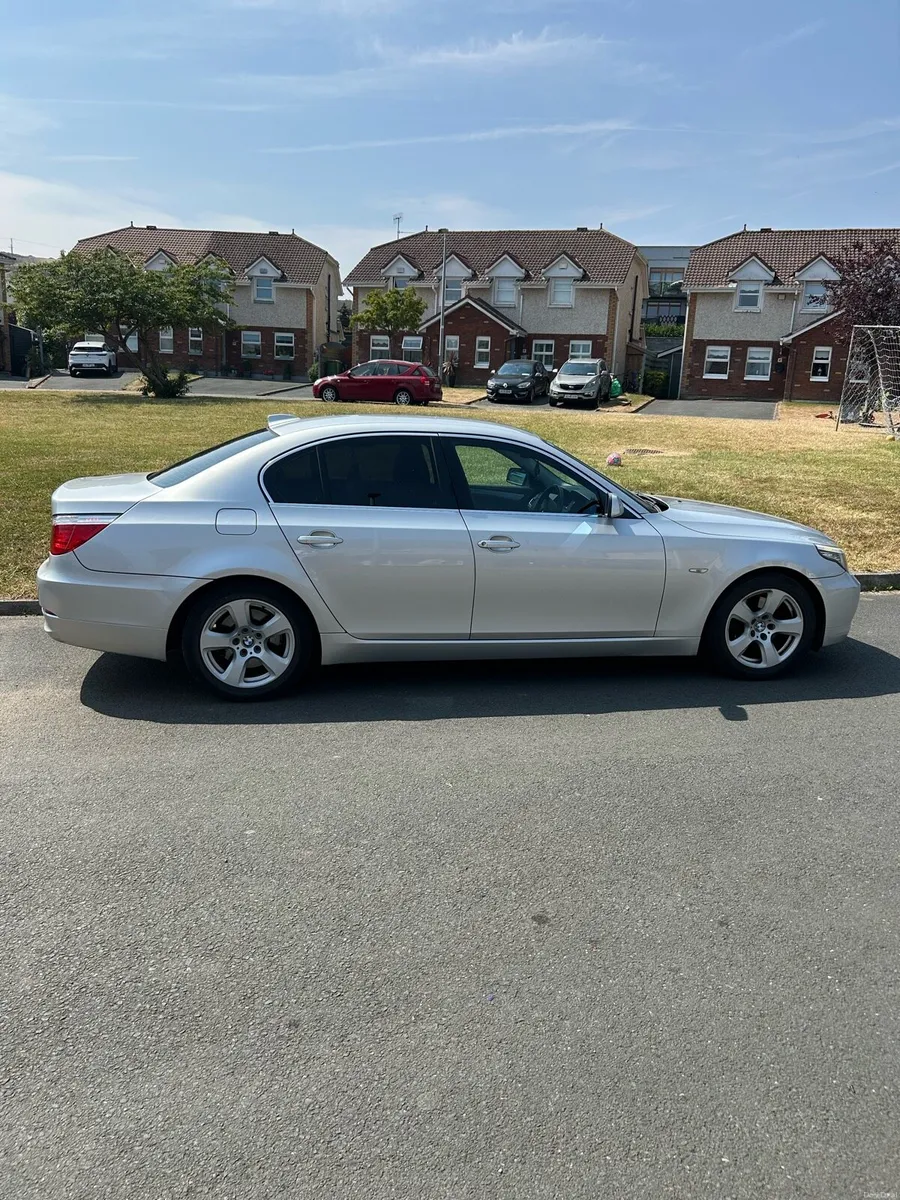 BMW 5 Series - Image 2