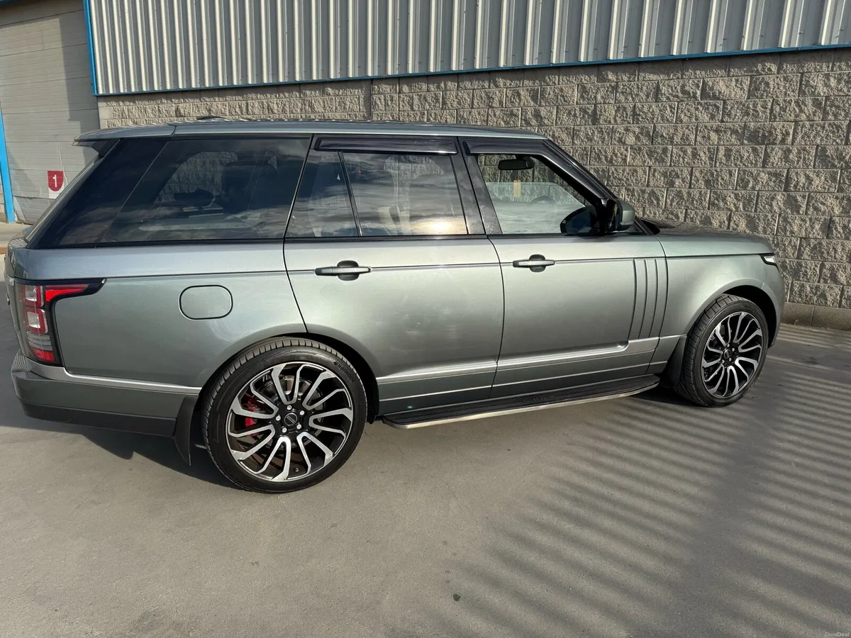 Land Rover Range Rover 3.0TDV6 - Image 1