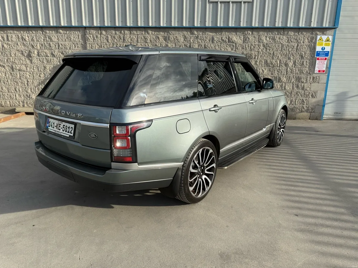 Land Rover Range Rover 3.0TDV6 - Image 2