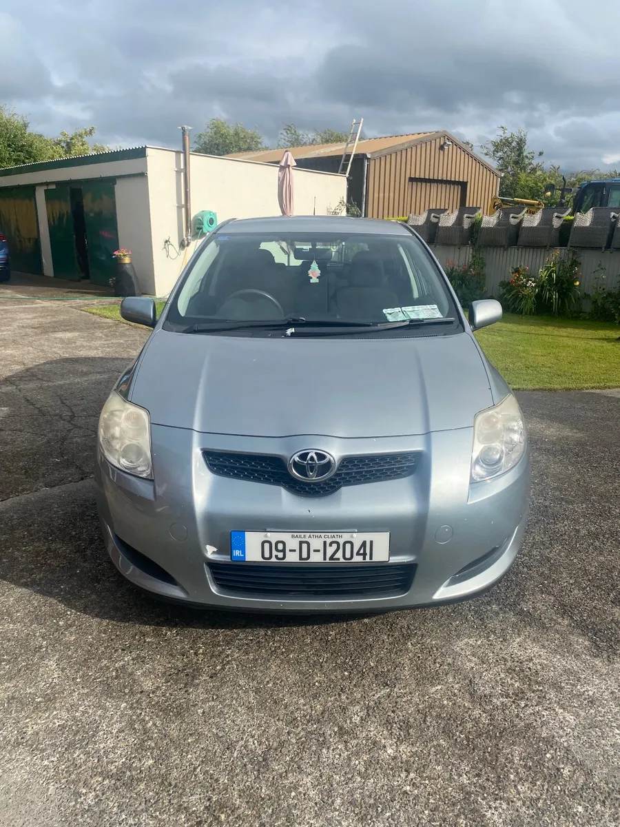 Toyota Auris 2009 - Image 2