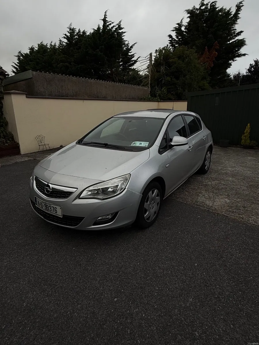 Opel Astra 2011 - Image 4