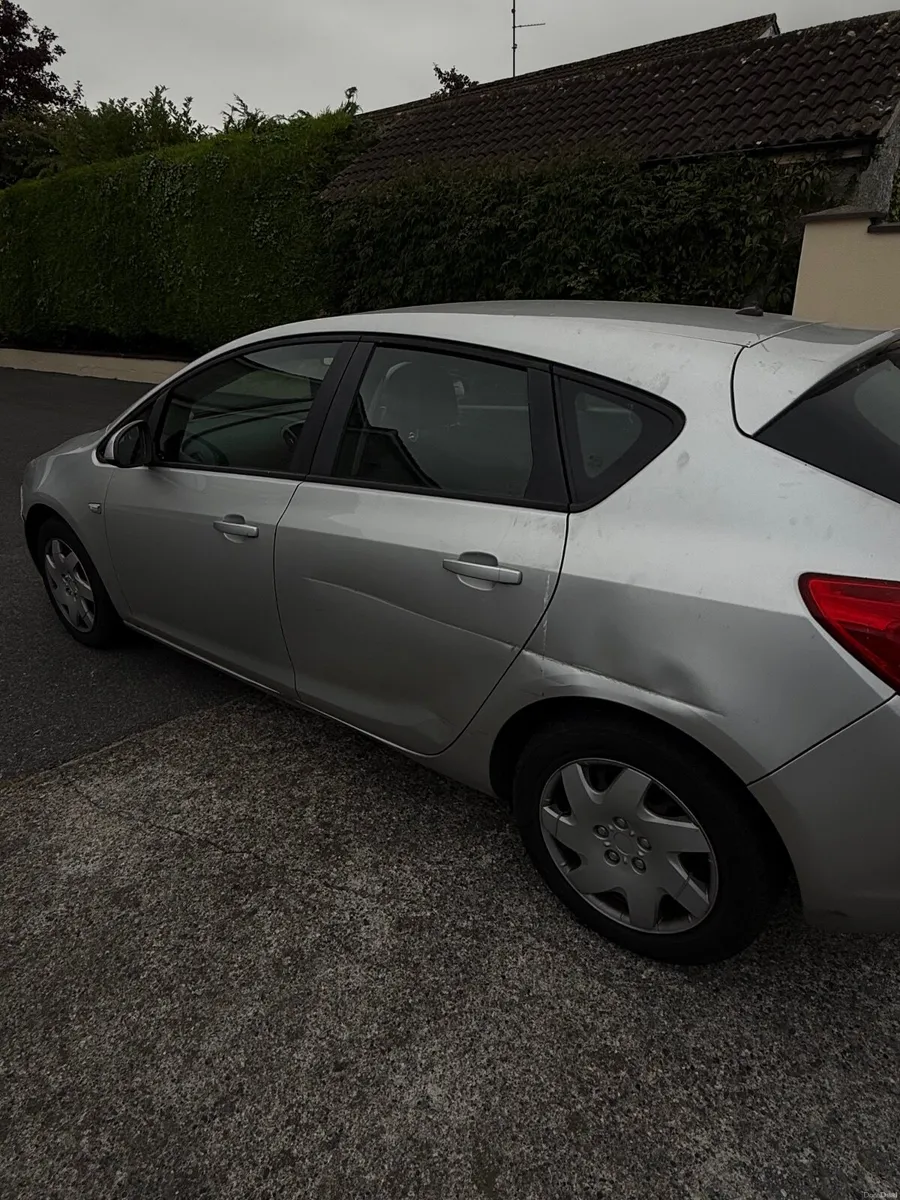 Opel Astra 2011 - Image 6