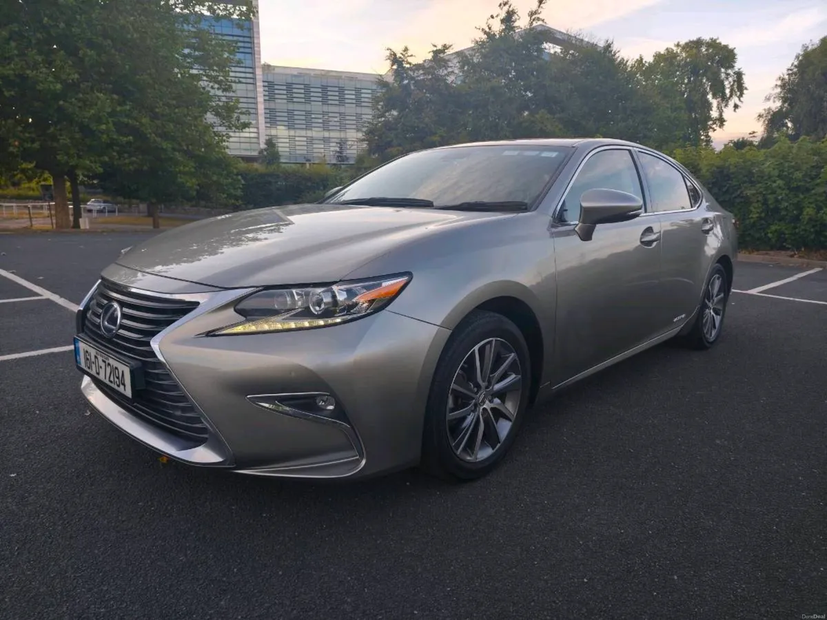 Lexus ES300H - Image 1