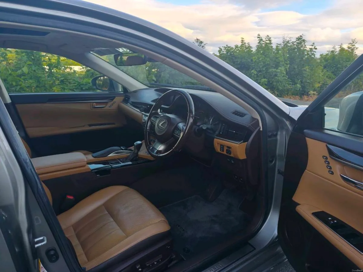 Lexus ES300H - Image 5