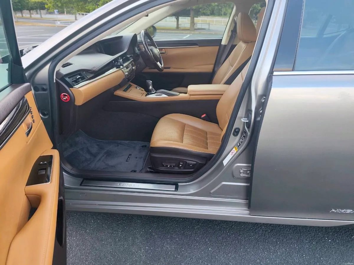Lexus ES300H - Image 1
