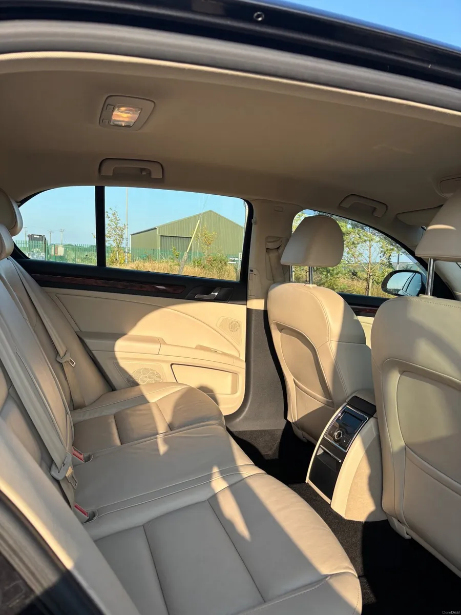 Skoda Superb 2012 - Image 6
