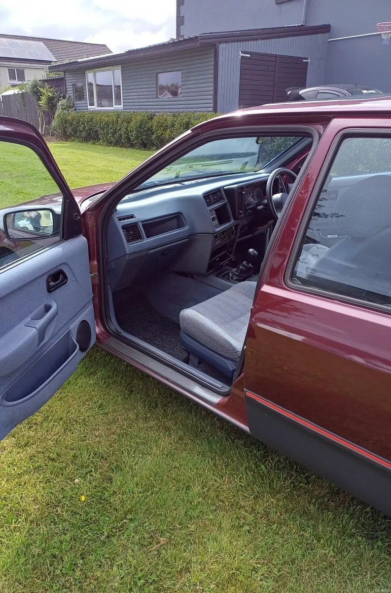 Ford Sierra 1990 - Image 6