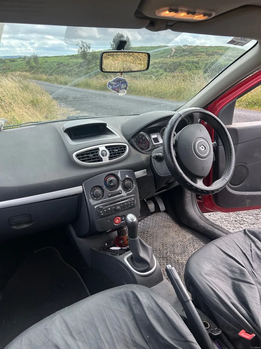 Renault Clio 2011 - Image 5