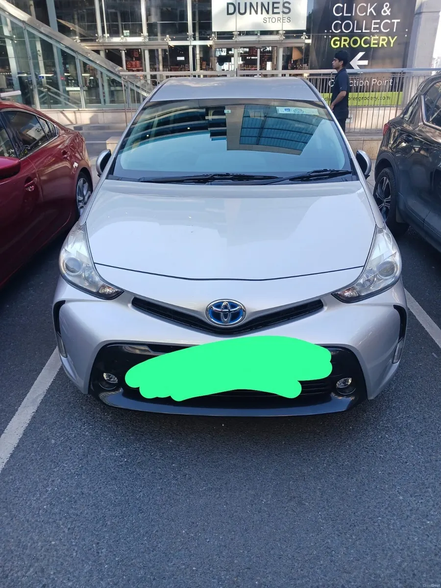 Toyota prius alpha 5 seaters 161-D- - Image 1