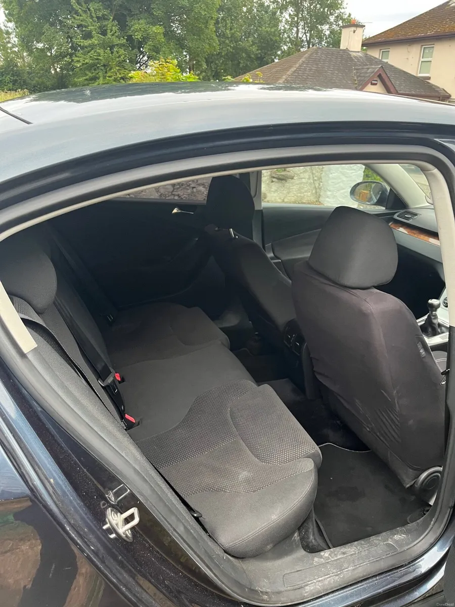 Volkswagen Passat 2009 - Image 4