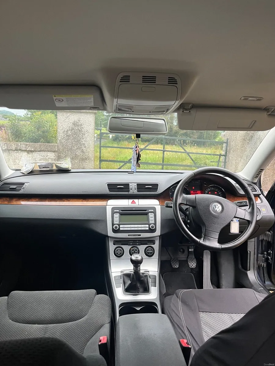 Volkswagen Passat 2009 - Image 6