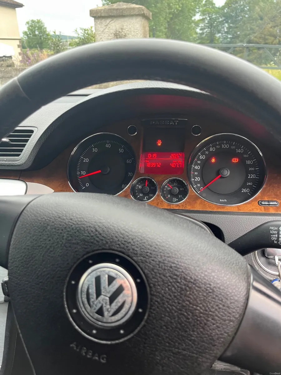 Volkswagen Passat 2009 - Image 3