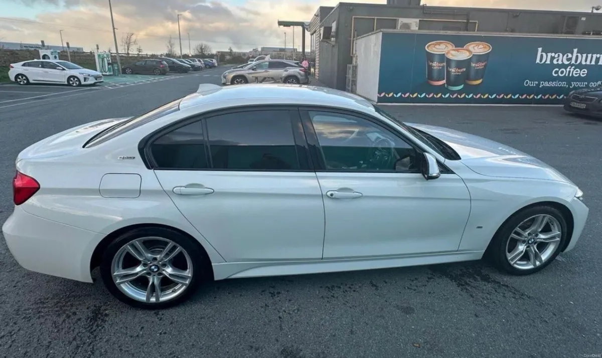 BMW 330E F30 - Image 4
