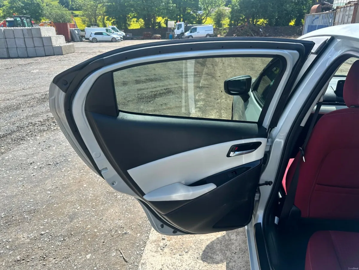 Mazda Demio XD 1.5L DIESEL NOBLE CRIMSON - AUTOMAT - Image 5
