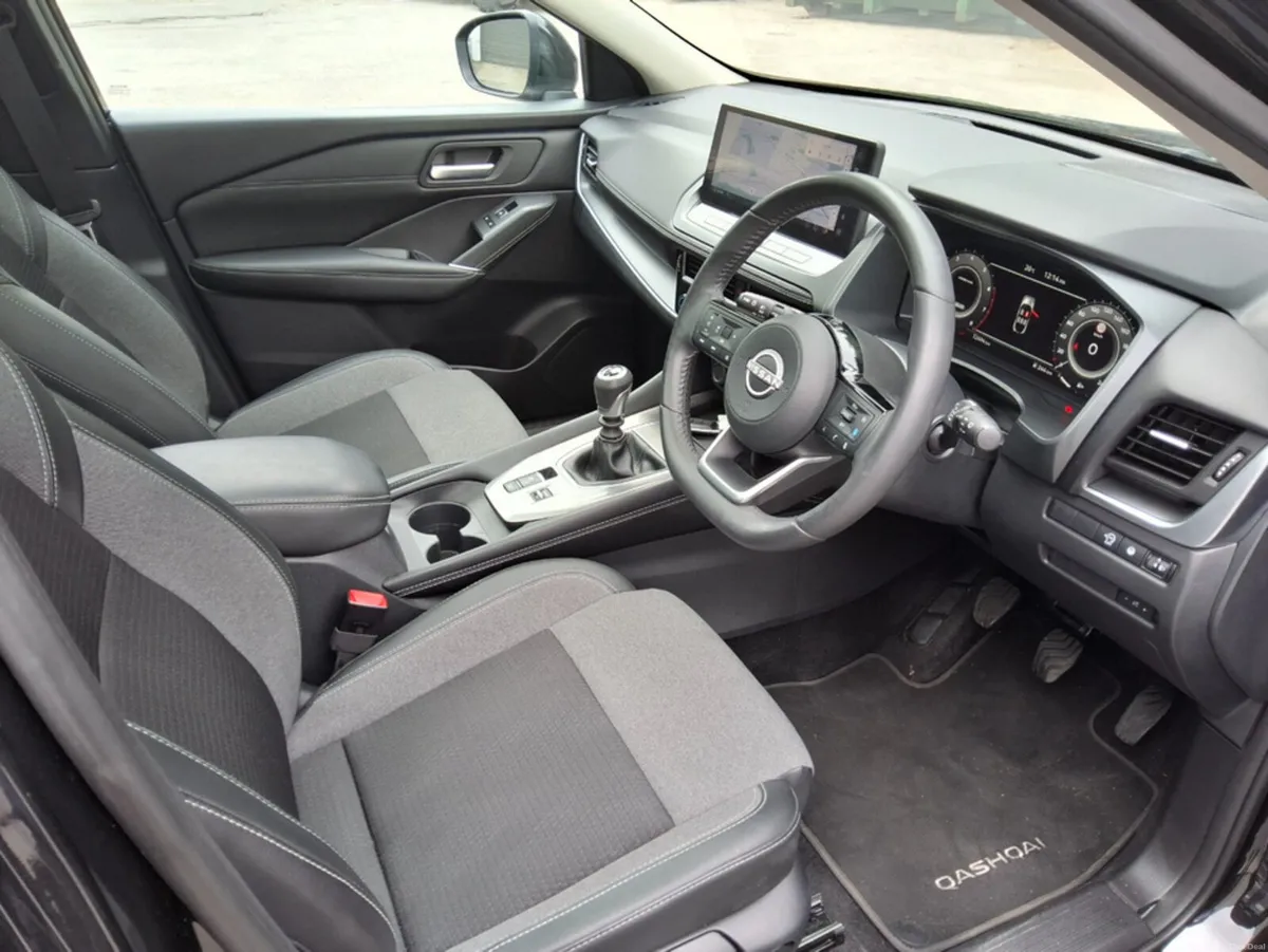 Nissan Qashqai 1.3 HYBRID SV PREMIUM ** MEGA SPEC - Image 3